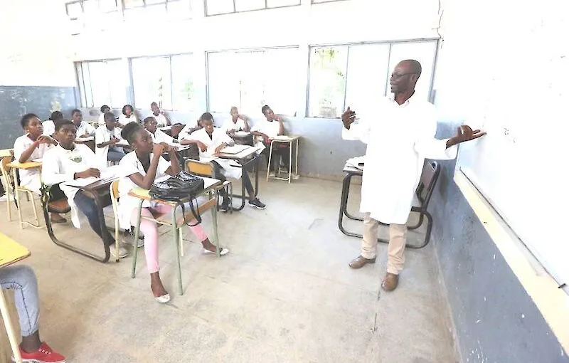 Pais apontam principais desafios do processo de ensino/aprendizagem no Huambo