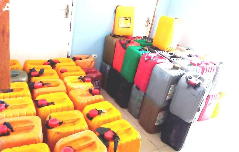 Polícia desactiva 19 pontos de venda ilegal de combustíveis nos Gambos