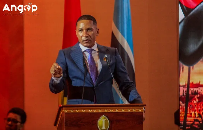 Duma Boko defende eliminação de barreiras ao comércio com Angola