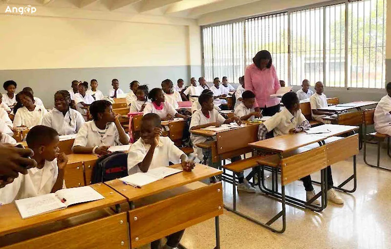 Escolas em Luanda registam afluência no retorno às aulas