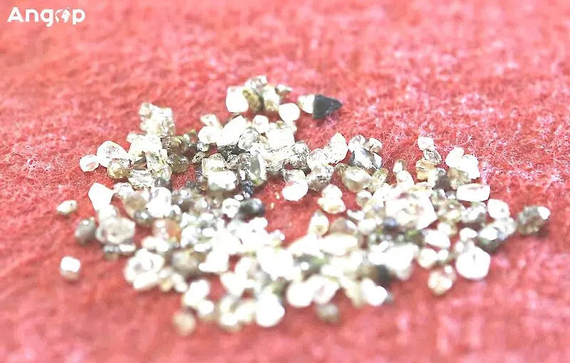 SIC detém indivíduo por posse de diamante na Lunda-Norte