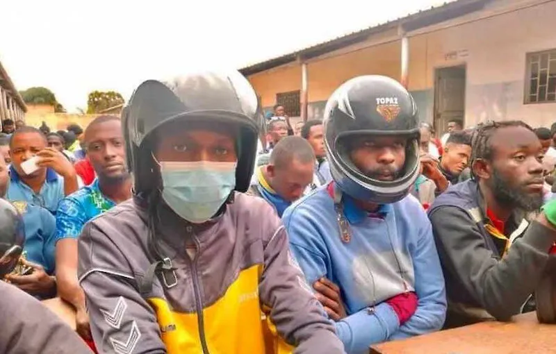 Motociclistas recebem licenças e carteiras profissionais em Cabinda