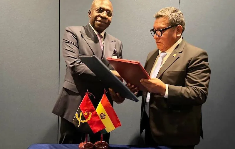 Angola e Bolívia eliminam vistos para passaportes diplomáticos