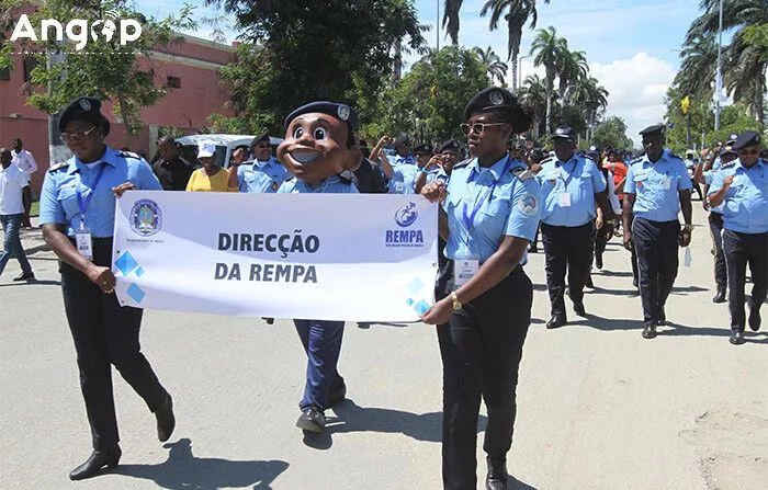 Mulheres polícias esclarecidas sobre auto-exame do cancro da mama