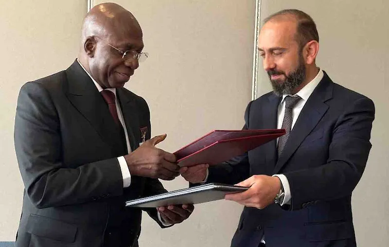 Angola e Arménia assinam acordo de isenção de vistos