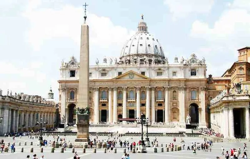 Cerca de 200 padres marcham até ao Vaticano contra genocídio em Gaza