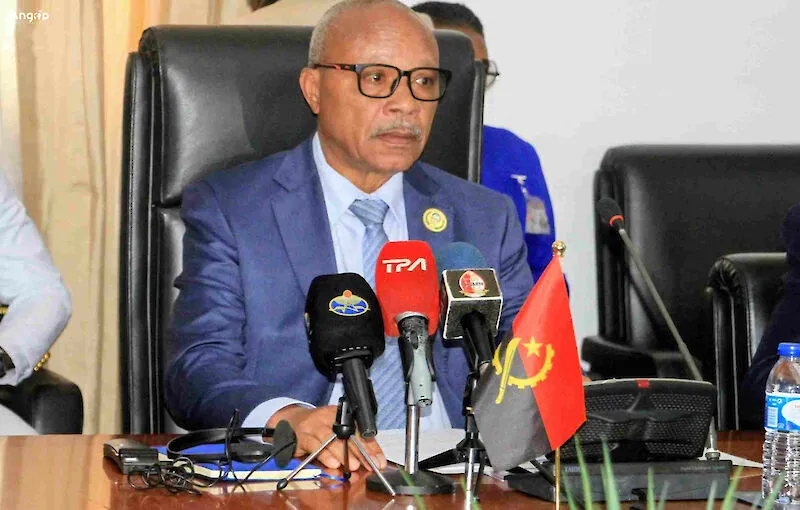 Angola e Botswana reafirmam cooperação no domínio da Defesa