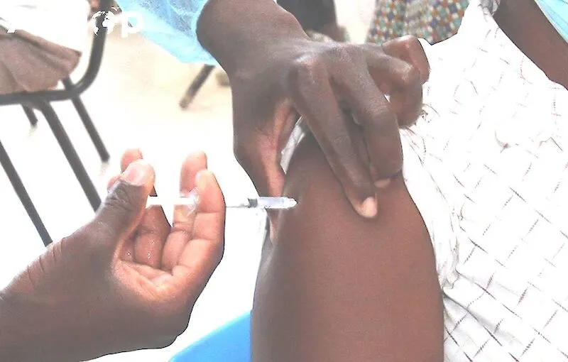 Ébola: OMS disponibiliza 70 mil doses da vacina Ervebo