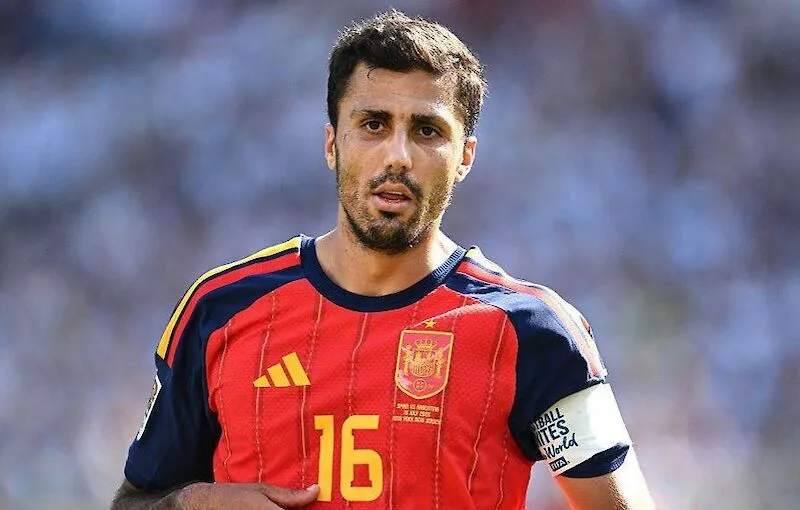 Futebol: Barcelona oficializa Rodri até 2030