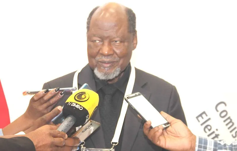 Joaquim Chissano defende educação para a paz e parceria académica em Lisboa