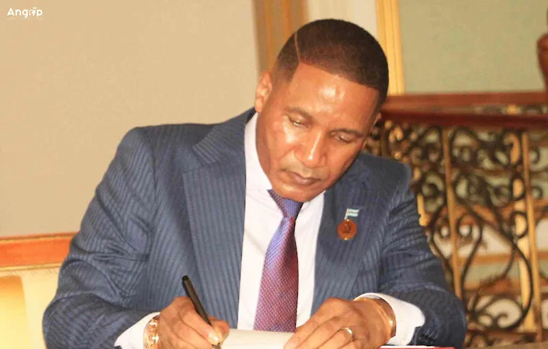 Presidente do Botswana manifesta satisfação com processo democrático angolano