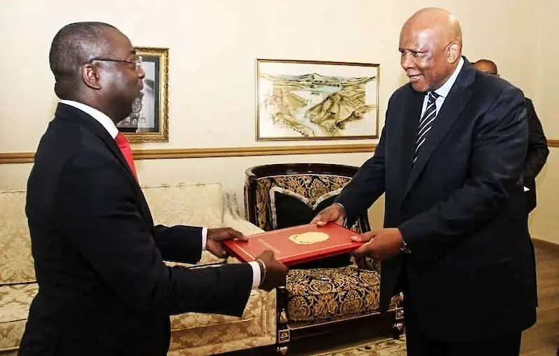 Diplomata angolano apresenta Cartas Credenciais no Lesotho