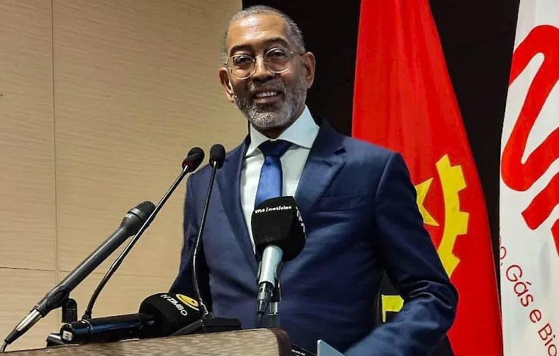 Ministro anuncia descoberta de novo poço de petróleo