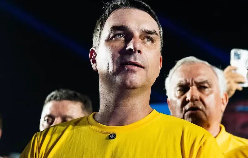Flávio Bolsonaro diz que Brasil precisa do seu próprio povo