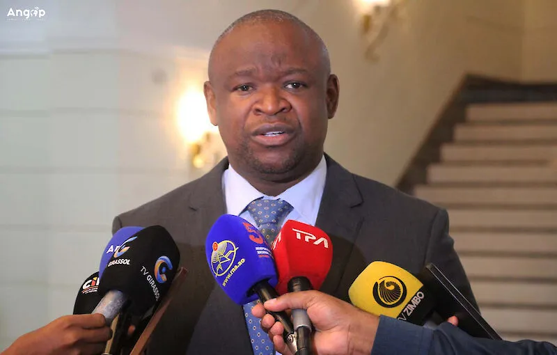 Ministro do Interior representa PR na investidura de Hichilema