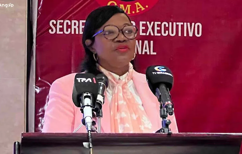 OMA diz que mais de 100 mil mulheres frequentam anualmente aulas de alfabetização e Angola sobe para 72% de taxa de alfabetização