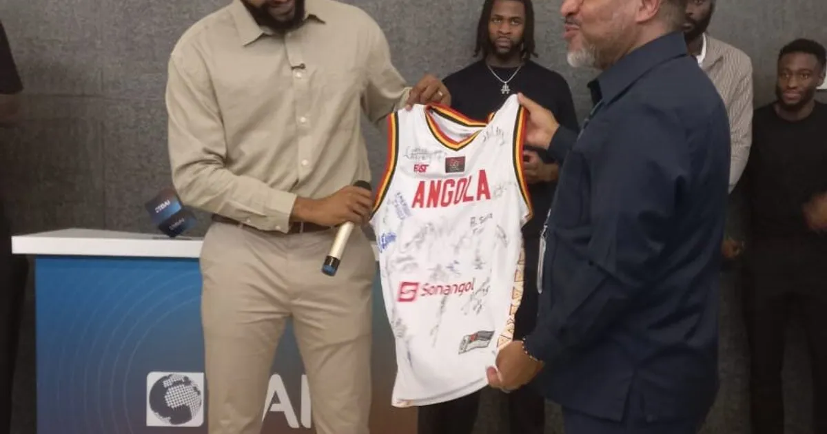 BAI procede entrega dos 25 milhões de kwanzas a cada jogador campeão do Afrobasket
