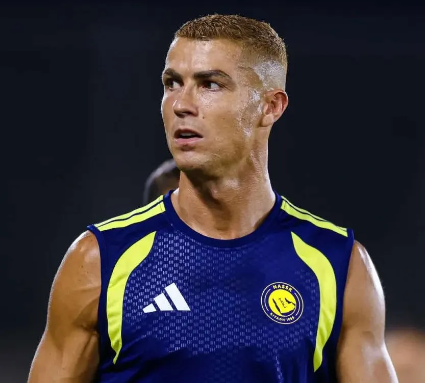 Cristiano Ronaldo pinta o cabelo de ruivo e surpreende fãs nas redes sociais