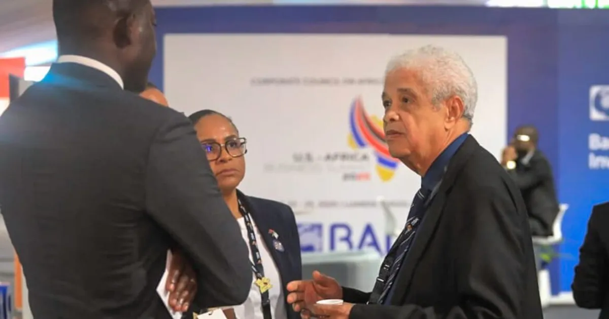 Presidente da Associação Industrial de Angola visita business lounge do BAI na Cimeira EUA–África 2025