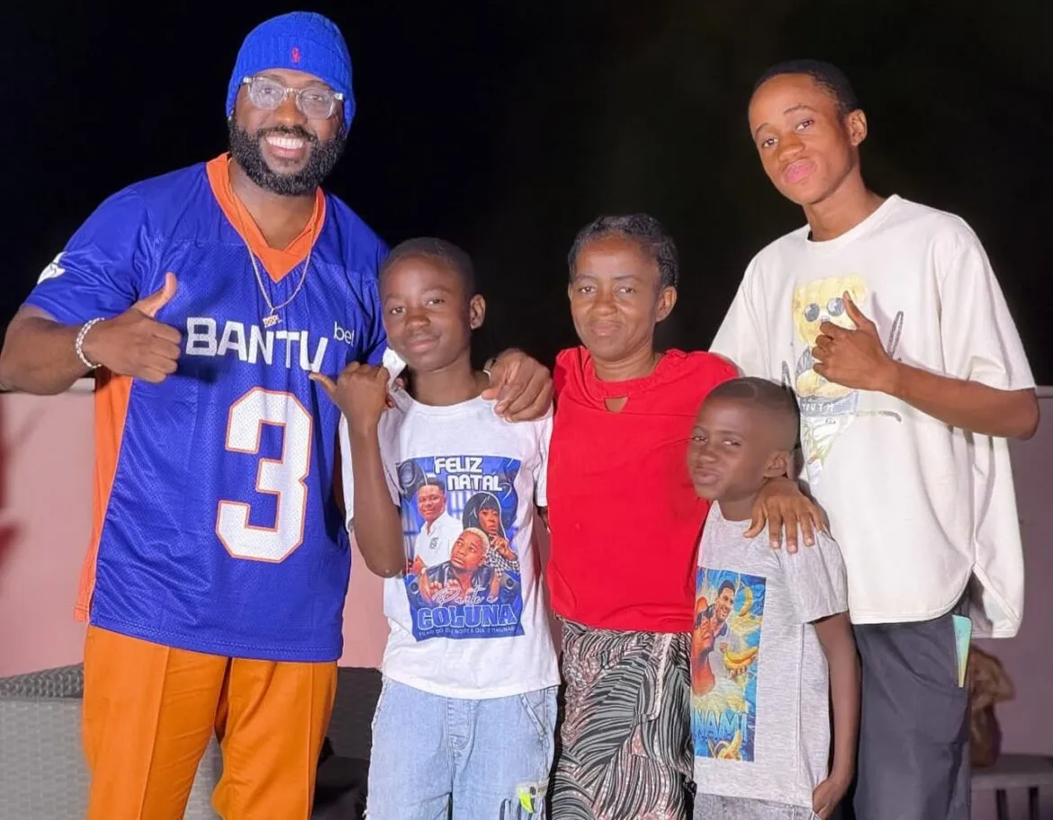 “Que felicidade fazer com que mais uma família tenha força de viver com alguma dignidade”, diz Fly Skuad após ter arrecadado mais de 20 milhões de kwanzas