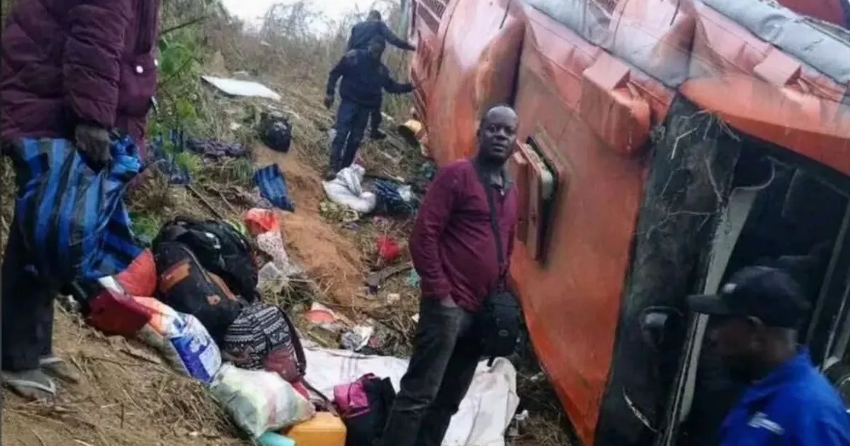 Acidente de viação faz três mortos e mais de 30 feridos na estrada Uíge-Luanda