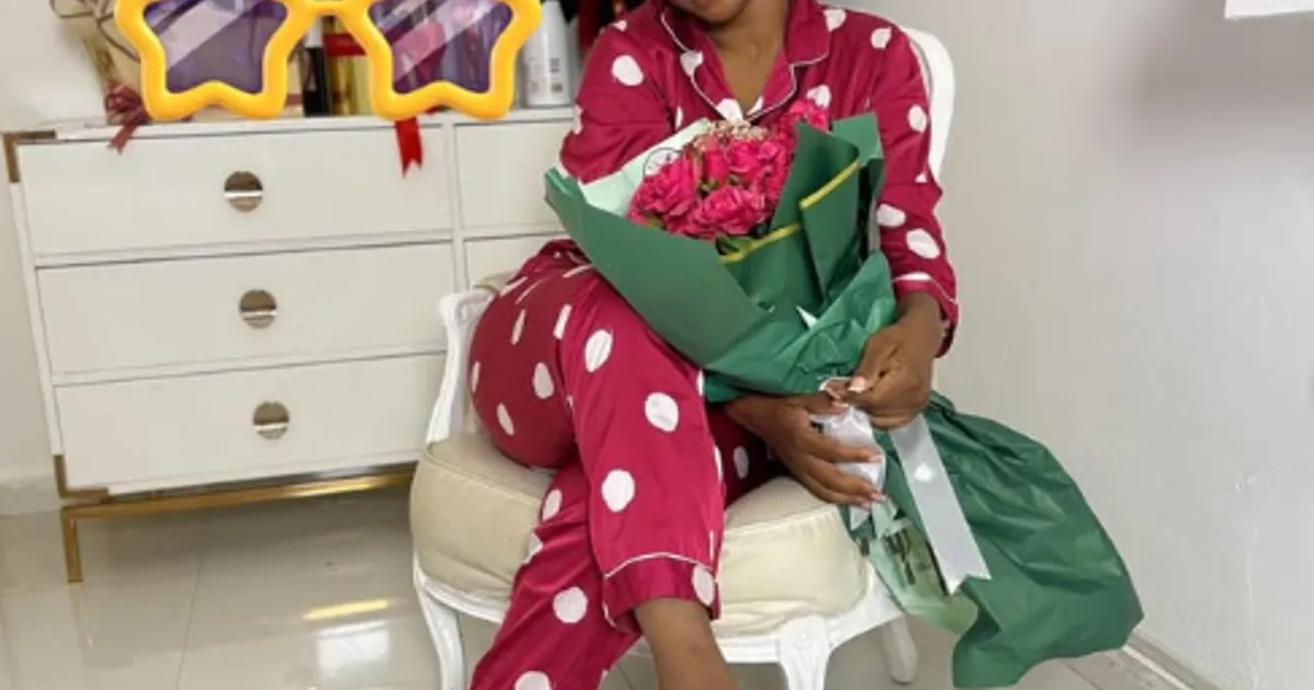 Noite e Dia se derrete por mimo misterioso: “Amo ser mimada, especialmente quando é com flores”