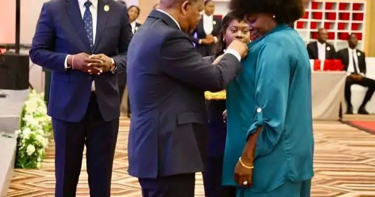 Mãe de “Man Genas” condecorada pelo Presidente da República após condenação do filho