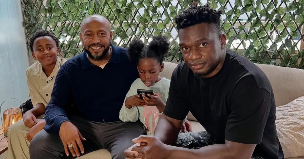 Mister K partilha momento ao lado de Vui Vui e celebra 20 anos de irmandade