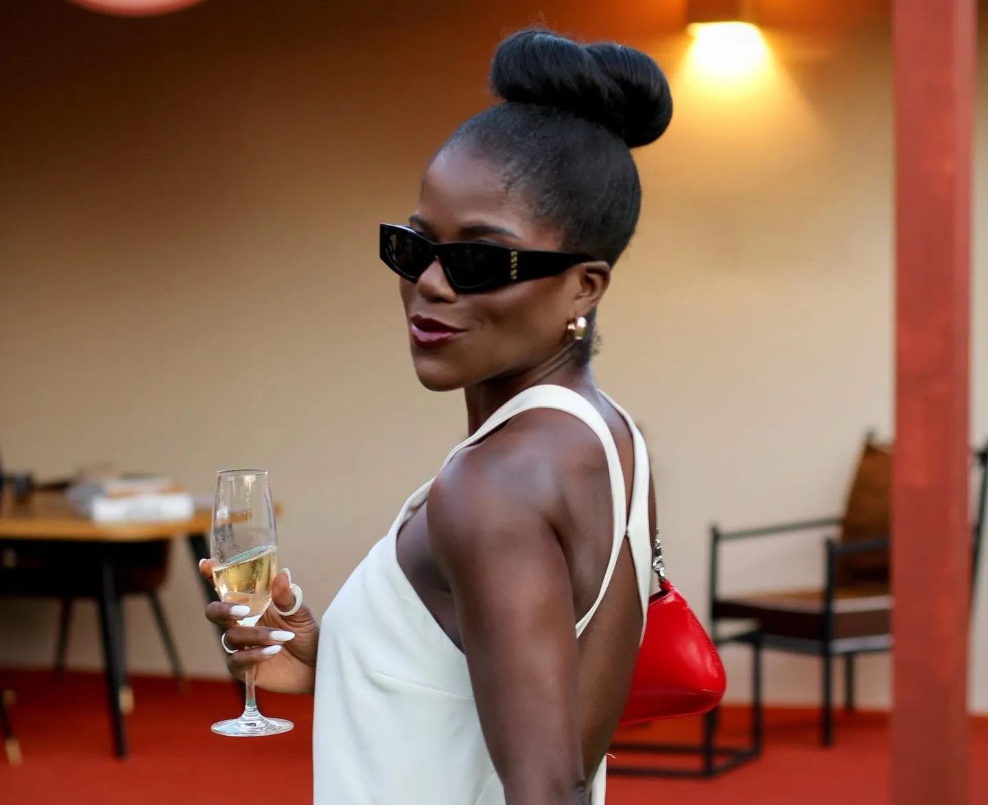 Yolanda Tati fala sobre o passado e afirma: “Ser uma mulher negra e feliz é um verdadeiro acto revolucionário”