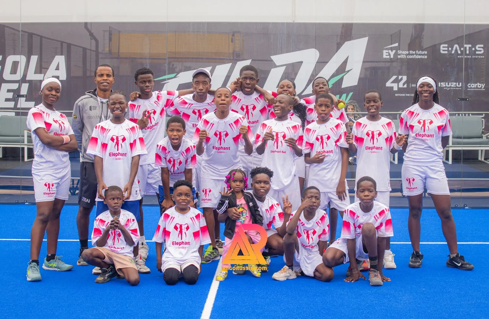 Elephant Solidário leva mais de 20 crianças à FILDA 2026 através do Angola Padel Tour