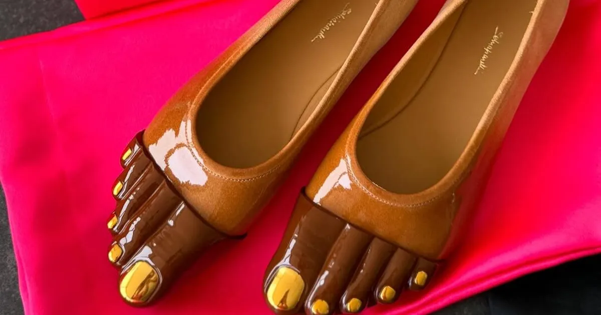 Mais que um calçado: Um grito fashion em forma de pé! Usaria?