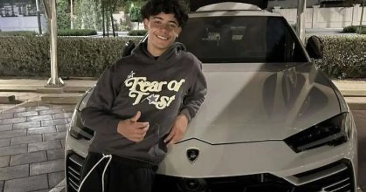 Aos 15 anos, Cristiano Ronaldo Jr. ganha Lamborghini Urus de presente do pai