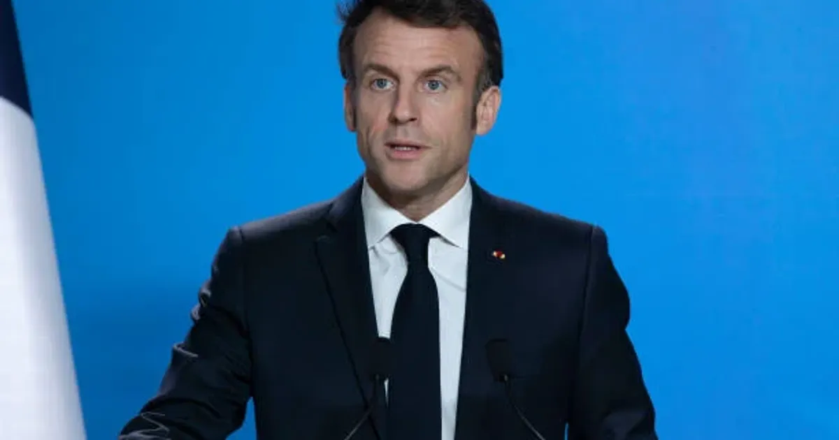 França prepara lei que proíbe redes sociais a menores de 15 anos