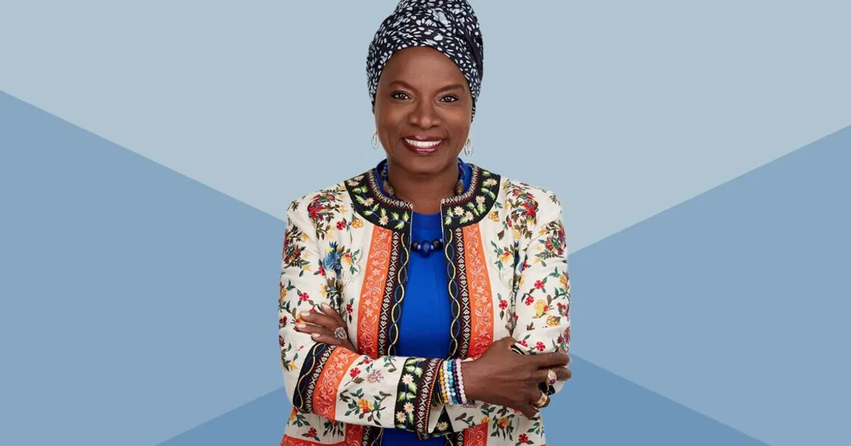 Angélique Kidjo é a primeira africana negra a receber estrela no Passeio da Fama, nos EUA