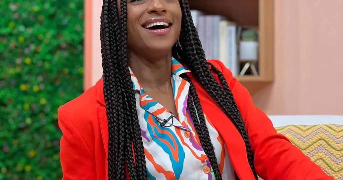 Stela de Carvalho responde cobrança sobre arranjar um marido: “o dia que me preocupar com julgamento, me internem”