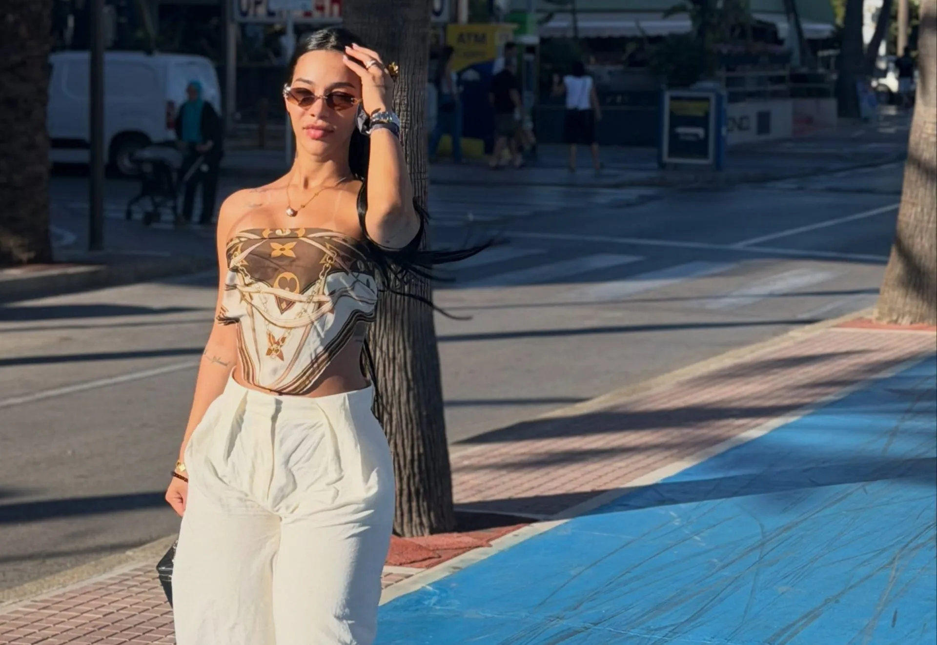 Kátia Pocahontas critica forma de vestir em cerimónias e acrescenta: “Casamento é pra estar formal e não nuas”