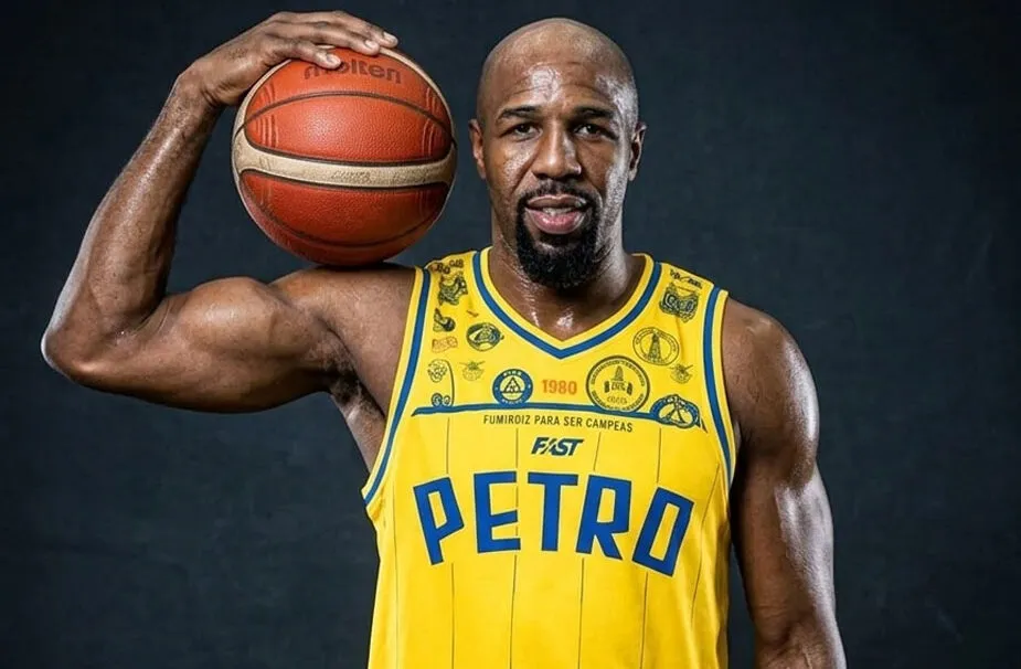 Petro de Luanda garante reforço de peso com contratação de Chinemelu Elonu