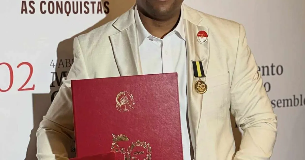 Kid MC condecorado pelo Presidente da República pelo contributo dado à cultura e ao Hip Hop angolano