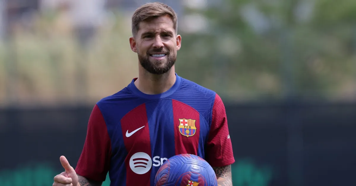 Iñigo Martínez oficializa saída do FC Barcelona e ruma ao Al Nassr de Cristiano Ronaldo