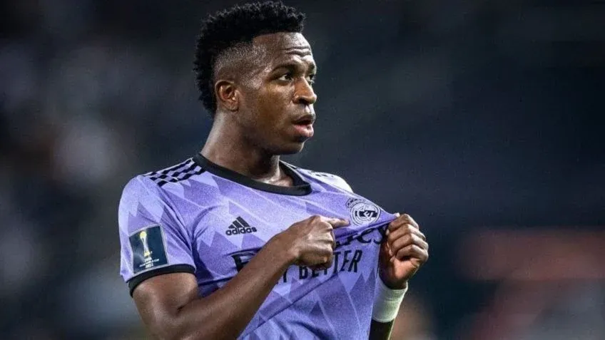 Benfica instaura inquérito após gestos racistas dirigidos a Vinícius Júnior no Estádio da Luz