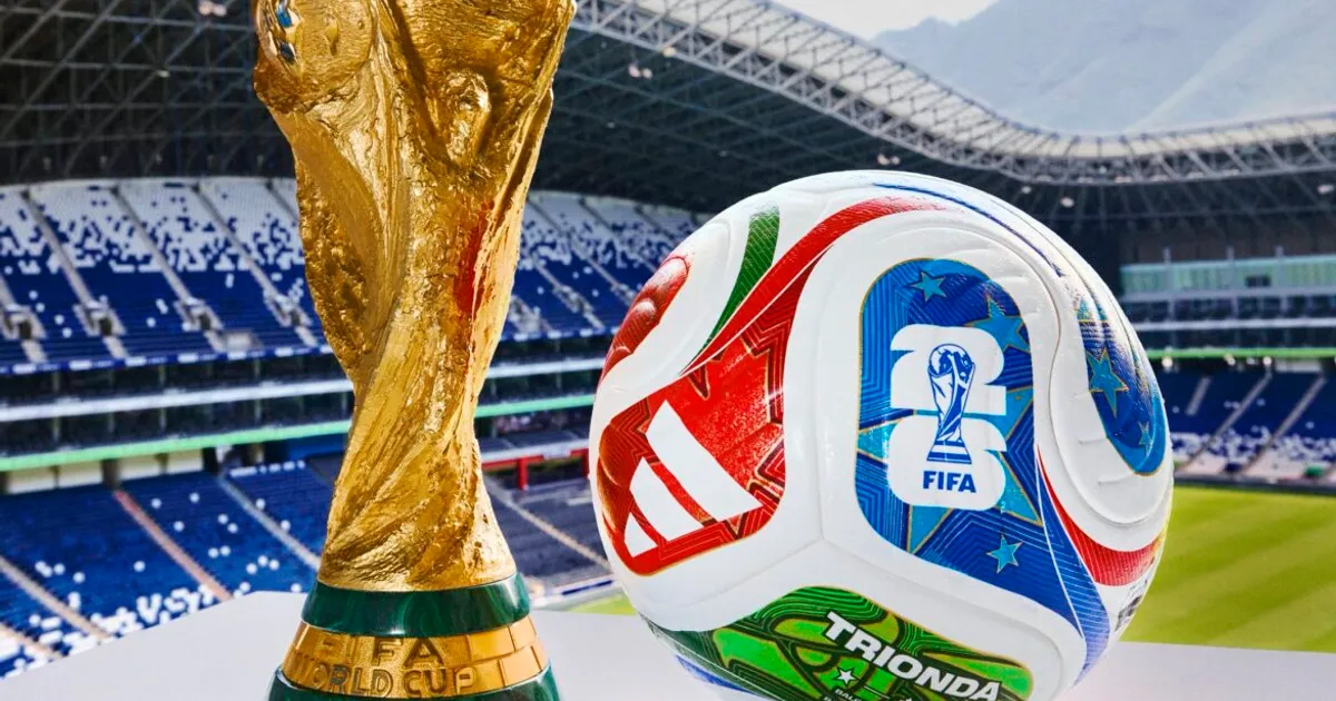 FIFA revela nova bola da partida para Copa do Mundo 2026 com um chip sensor de movimento
