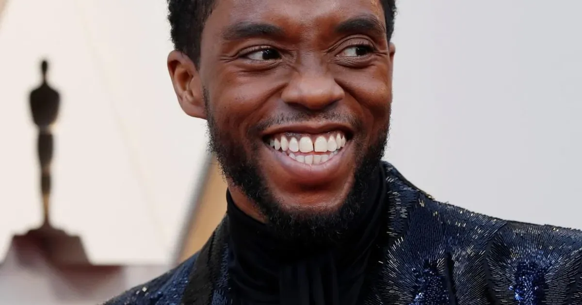 Chadwick Boseman vai receber estrela póstuma na Calçada da Fama de Hollywood