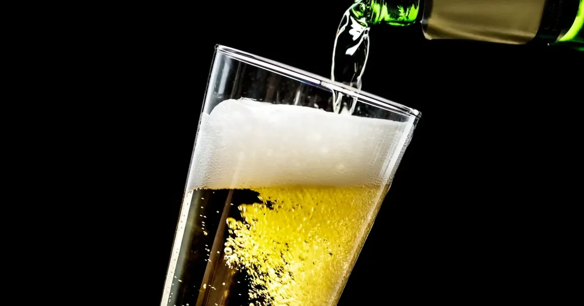 Consumo exclusivo de cerveja durante um mês resulta em morte de homem