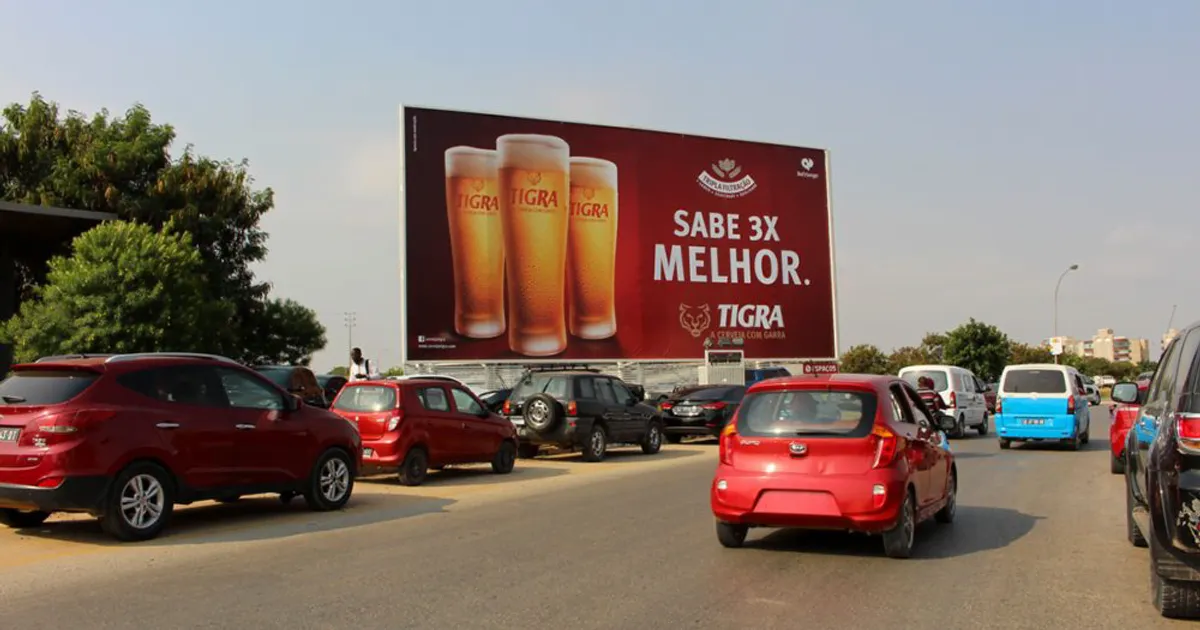 GPL exige legalização de placas publicitárias instaladas ao longo das vias públicas