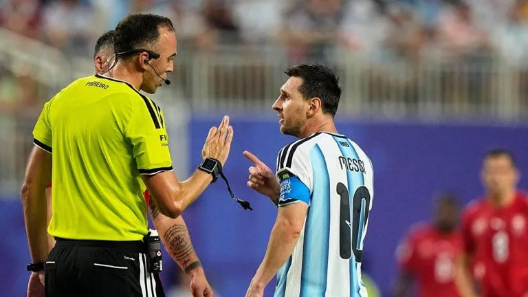 Messi perde a cabeça com árbitro português e gera tensão nos quartos-de-final do Mundial 2026