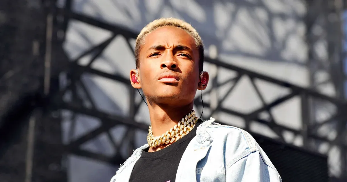 Jaden Smith inaugura restaurante “I Love You” com refeições gratuitas para pessoas em situação de vulnerabilidade