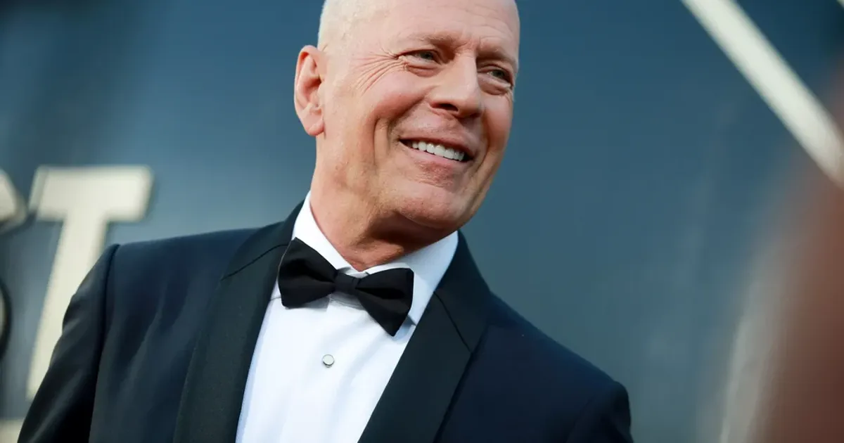 Bruce Willis enfrenta estágio severo de demência e já não consegue falar, ler ou andar