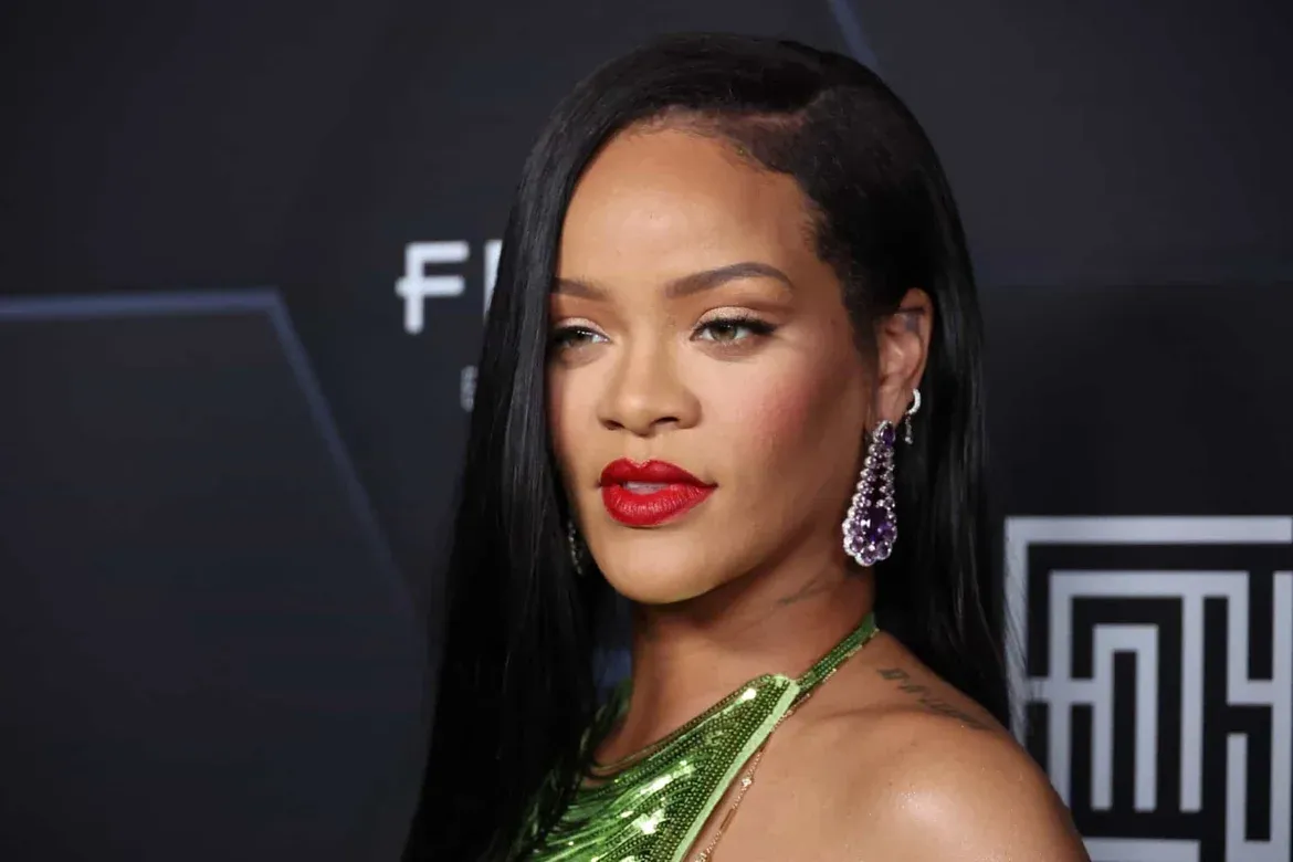 Mulher detida após disparar contra residência de Rihanna em Los Angeles
