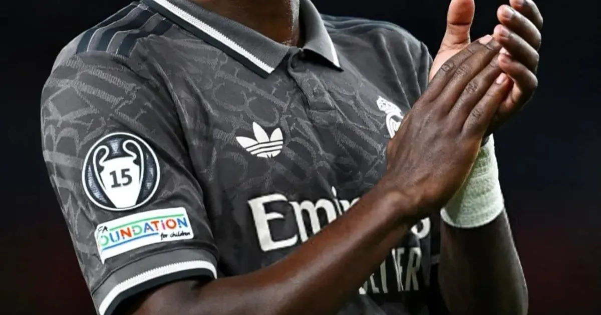 Vinícius Júnior reage com fúria após substituição em El Clásico: “Sempre eu!”