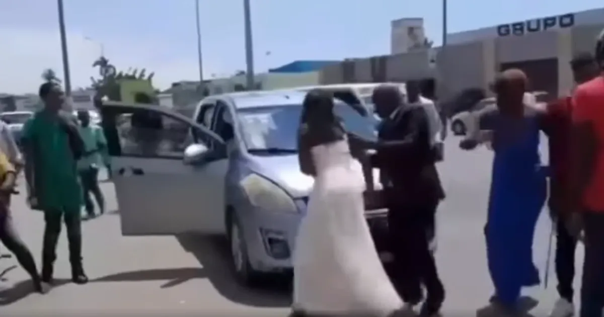 Noiva tenta fugir com suposto ex-namorado no dia do seu casamento